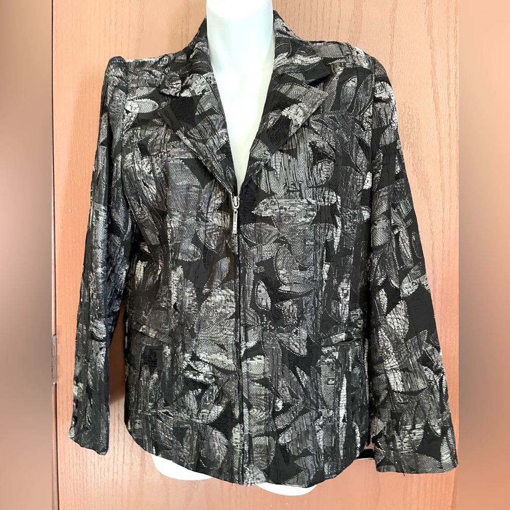 TanJay Size 8 Short zippered jacket/blazer.  EUC.
